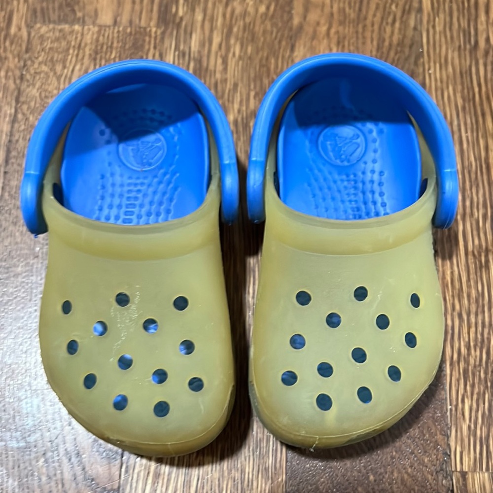 Crocs size 4/5